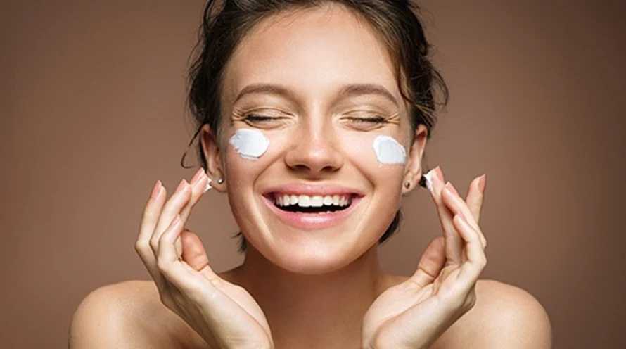 The Right Way to Layer Your Skincare Products During Winter